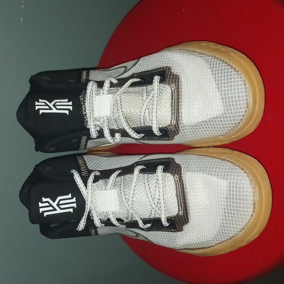 Nike Kyrie Flytrap IV basketball shoes - Picture 8 of 10